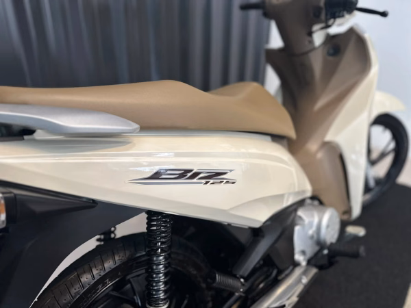 Honda Biz 125 2024/2024, lateral esquerda
